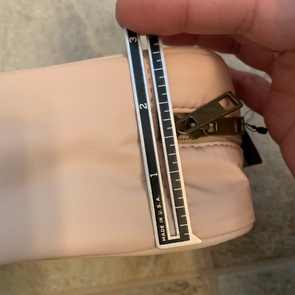 NWT HELLO KITTY & Friends Bread Makeup Bag beige mirror cute 8” x 5" Bioworld - Picture 10 of 13